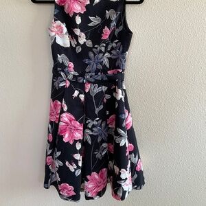 Sleeveless black floral belted pleated party dress